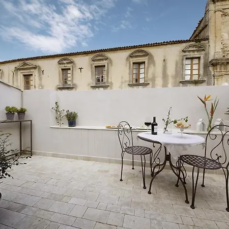 Nicotera Appartamento Noto